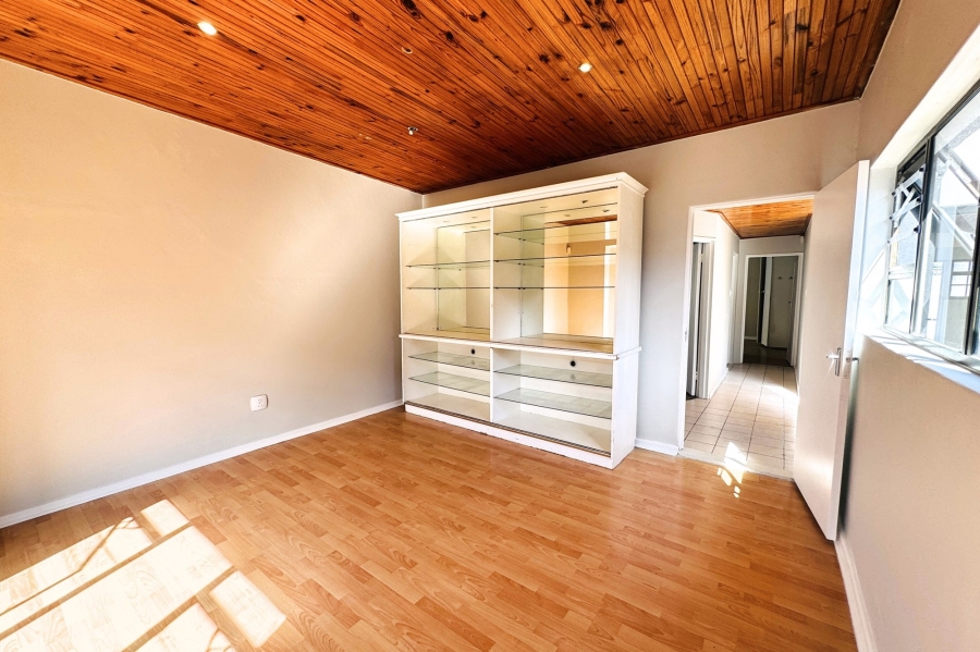 3 Bedroom Property for Sale in Sandbaai Western Cape